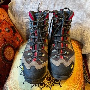 Mens Hiking Boots